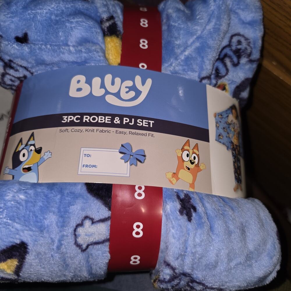 Bluey 3 piece robe and pajama set size 8 NWT